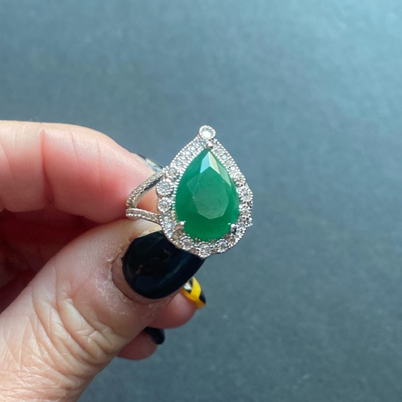 Pear Cut 4.88 ct Emerald Dinner Ring in Sterling Silver size 7.25 - Picture 12 of 16